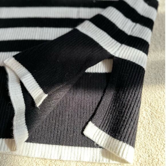 Philosophy: Mock Neck  Black and White Color blocked Stripped Sweater - Picture 5 of 7